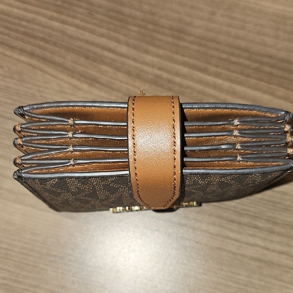 Michael Kors Tan and Black Signature Card Holder - Picture 2 of 4